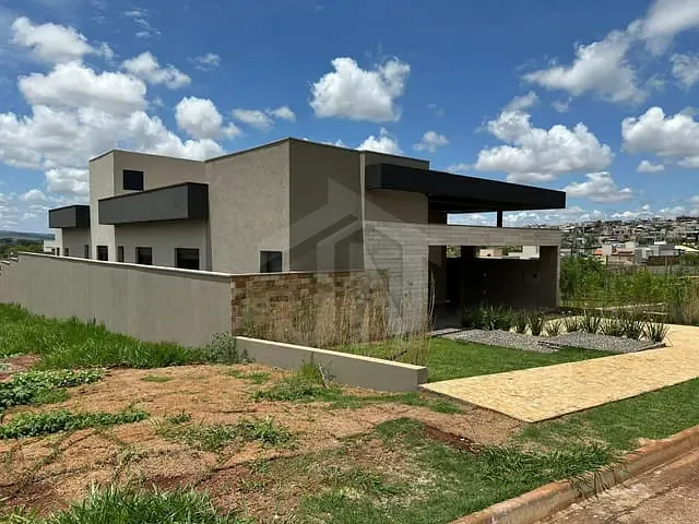Casa com 700m² 4 quartos e 6 banheiros, à venda, no bairro Vila do Golf em Ribeirão Preto