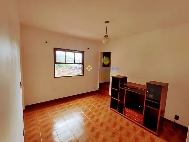 Casa 5 quartos e 2 banheiros, à venda, no bairro Mosela em Petrópolis