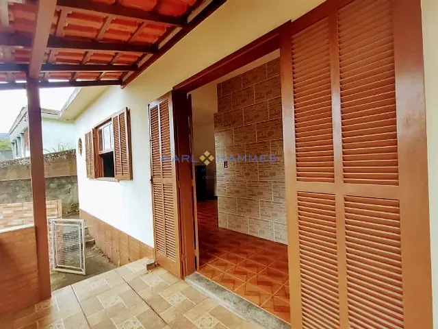 Casa 5 quartos e 2 banheiros, à venda, no bairro Mosela em Petrópolis