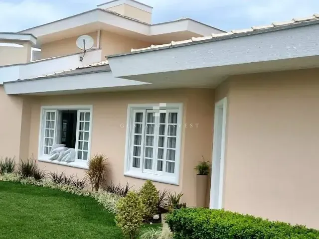 Casa 3 quartos e 3 banheiros, à venda, no bairro Centro I em Brusque