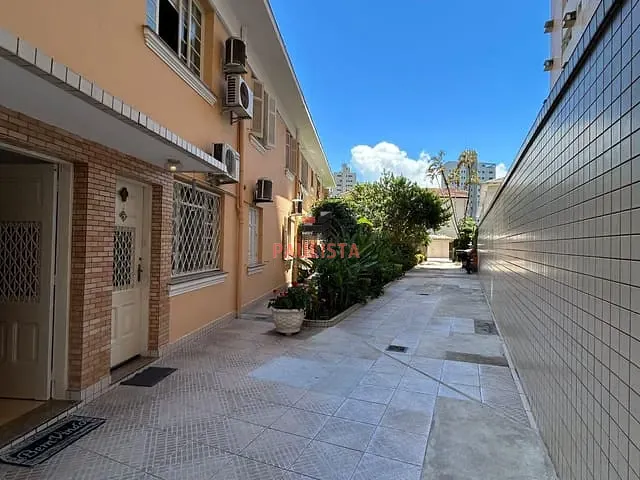 Casa 2 quartos e 2 banheiros, à venda, no bairro Embaré em Santos
