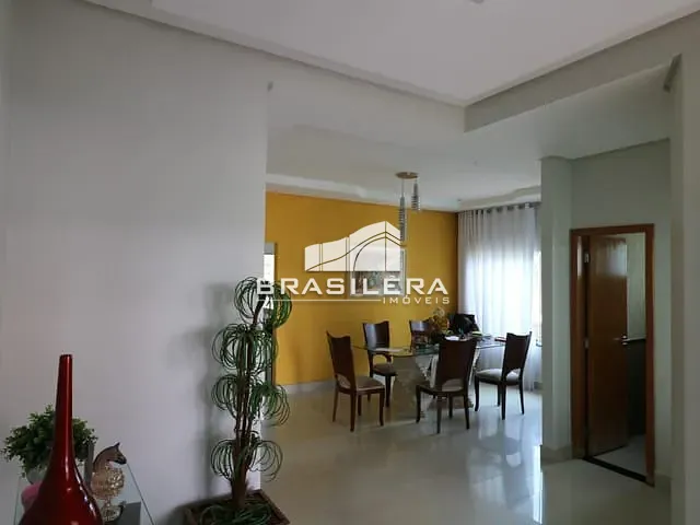 Casa com 403m² 3 quartos e 3 banheiros, à venda, no bairro Jardins Lisboa em Goiânia