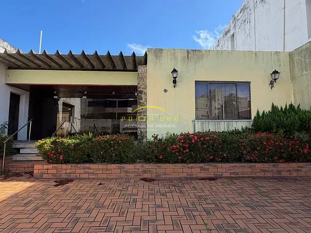 Casa à venda, no bairro Costa Azul em Salvador