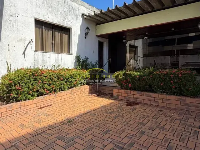 Casa à venda, no bairro Costa Azul em Salvador