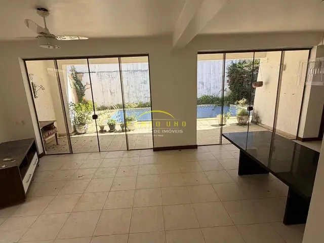 Casa à venda, no bairro Costa Azul em Salvador