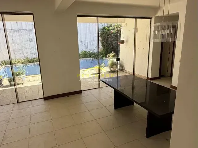 Casa à venda, no bairro Costa Azul em Salvador