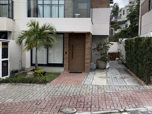 Casa 3 quartos e 1 banheiro, à venda, no bairro Campo Grande em Rio de Janeiro