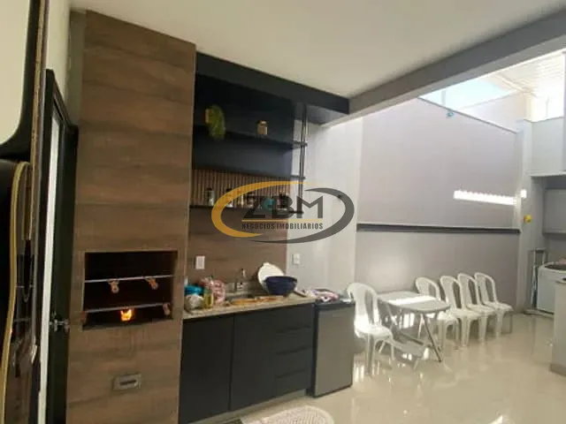 Casa com 150m² 2 quartos e 2 banheiros, à venda, no bairro Colúmbia em Londrina