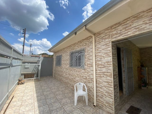 Casa com 250m² 3 quartos e 2 banheiros, à venda, no bairro Jardim Aeroporto em Poços de Caldas