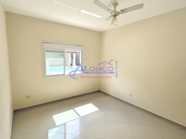 Casa com 1000m² 3 quartos e 2 banheiros, à venda, no bairro Jardim Terras de Santa Helena em Jacareí
