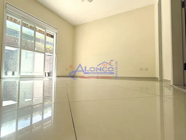 Casa com 1000m² 3 quartos e 2 banheiros, à venda, no bairro Jardim Terras de Santa Helena em Jacareí
