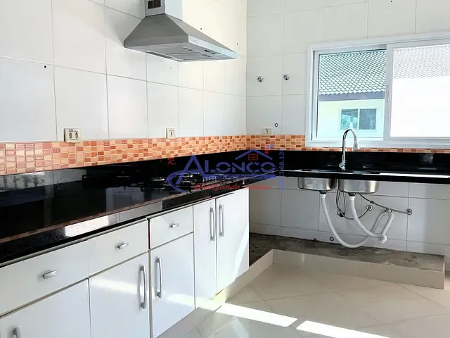 Casa com 1000m² 3 quartos e 2 banheiros, à venda, no bairro Jardim Terras de Santa Helena em Jacareí