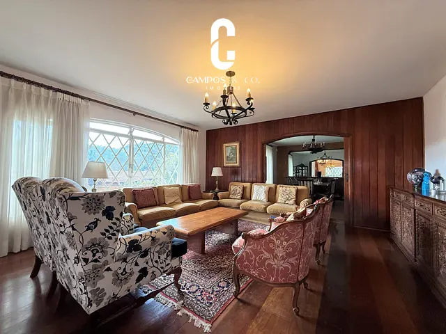 Casa com 844m² 6 quartos e 5 banheiros, à venda, no bairro Capivari em Campos Do Jordão