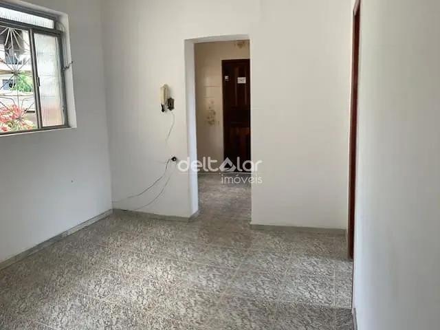 Casa com 360m² 3 quartos e 2 banheiros, à venda, no bairro Minascaixa em Belo Horizonte