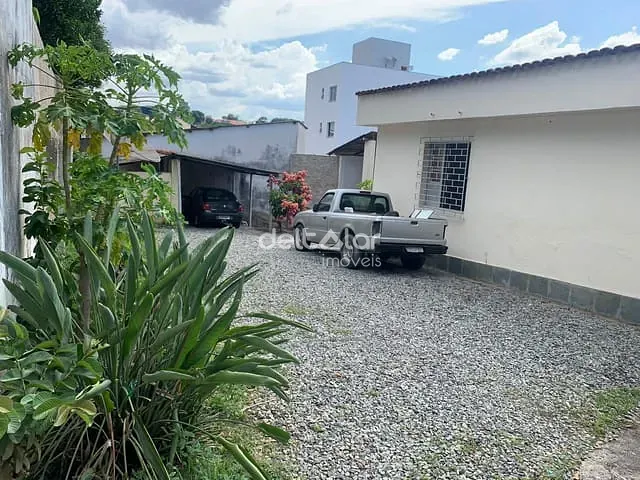 Casa com 360m² 3 quartos e 2 banheiros, à venda, no bairro Minascaixa em Belo Horizonte