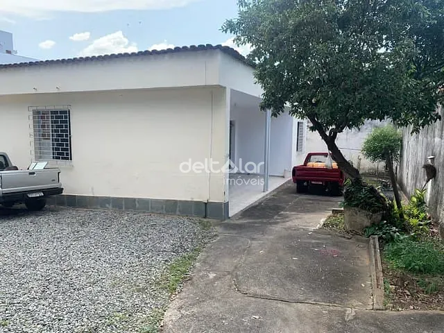 Casa com 360m² 3 quartos e 2 banheiros, à venda, no bairro Minascaixa em Belo Horizonte