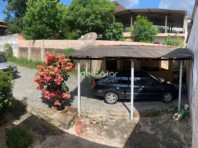 Casa com 360m² 3 quartos e 2 banheiros, à venda, no bairro Minascaixa em Belo Horizonte
