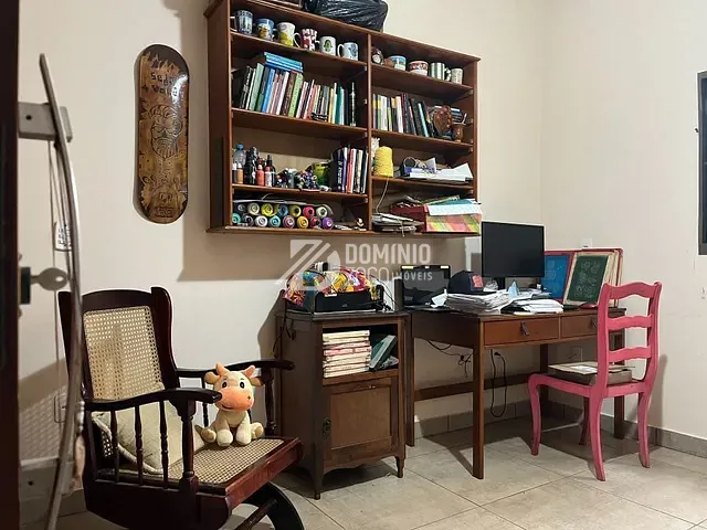Casa com 574m² 5 quartos e 2 banheiros, à venda, no bairro Mercês em Uberaba