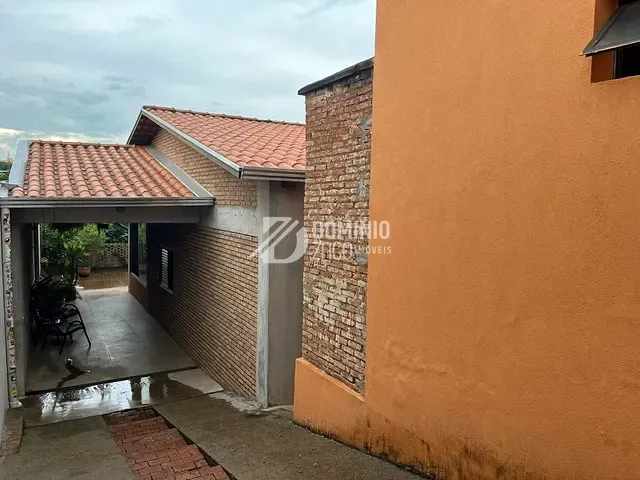 Casa com 574m² 5 quartos e 2 banheiros, à venda, no bairro Mercês em Uberaba