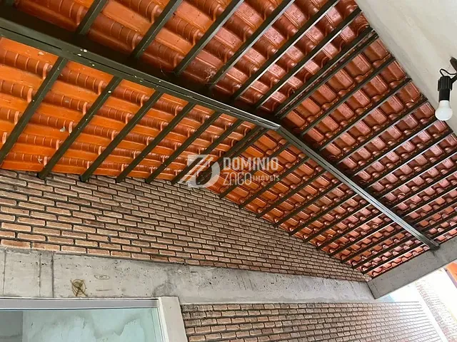 Casa com 574m² 5 quartos e 2 banheiros, à venda, no bairro Mercês em Uberaba