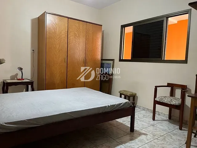 Casa com 574m² 5 quartos e 2 banheiros, à venda, no bairro Mercês em Uberaba