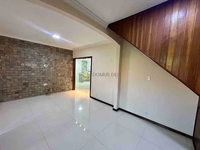 Casa 3 quartos e 3 banheiros, à venda, no bairro Retiro em Volta Redonda