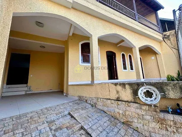 Casa 3 quartos e 3 banheiros, à venda, no bairro Retiro em Volta Redonda