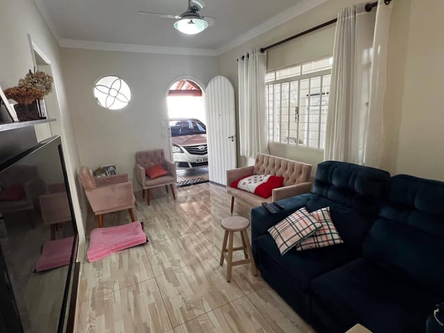 Casa com 276m² 3 quartos e 2 banheiros, à venda, no bairro Santa Rosa em Londrina