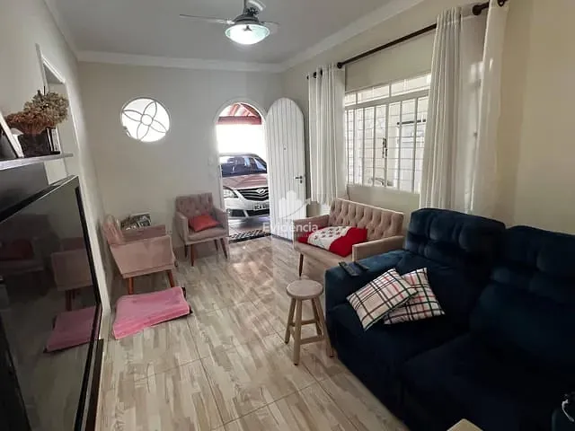 Casa com 276m² 3 quartos e 2 banheiros, à venda, no bairro Santa Rosa em Londrina