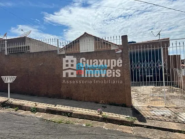 Casa com 78m², à venda, no bairro VILA TONINHO ZEITUNE em GUAXUPÉ
