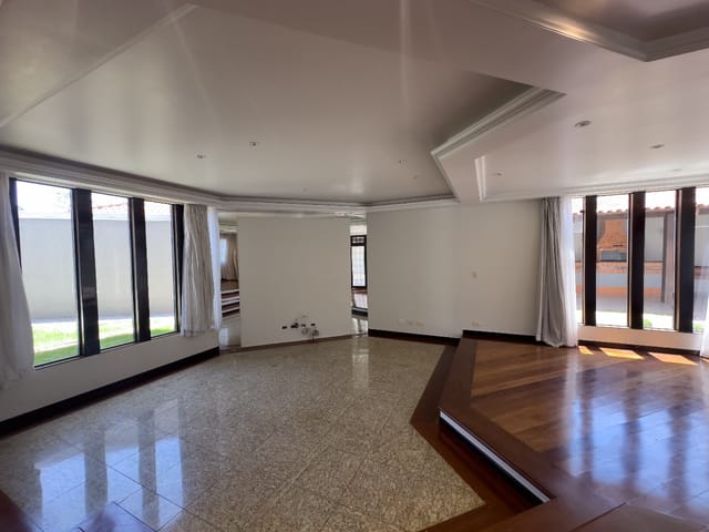 Casa com 500m² 4 quartos e 3 banheiros, à venda, no bairro Mediterrâneo em Londrina