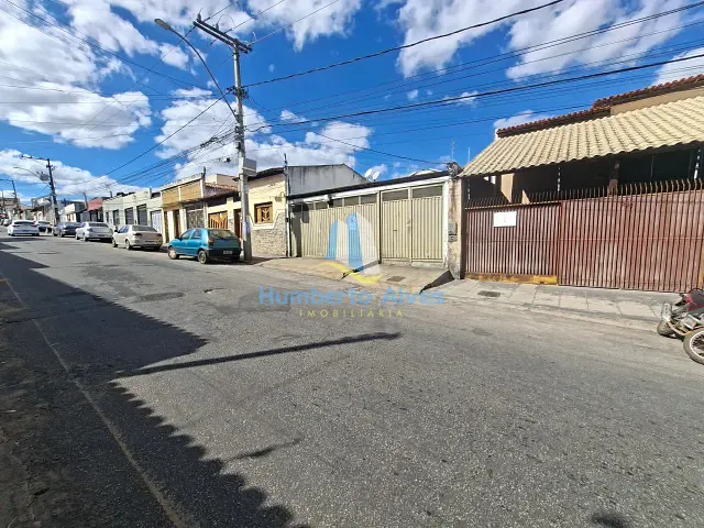 Casa com 400m² 2 quartos e 1 banheiro, à venda, no bairro Centro em Vitória da Conquista