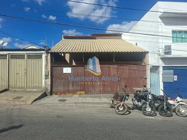 Casa com 400m² 2 quartos e 1 banheiro, à venda, no bairro Centro em Vitória da Conquista