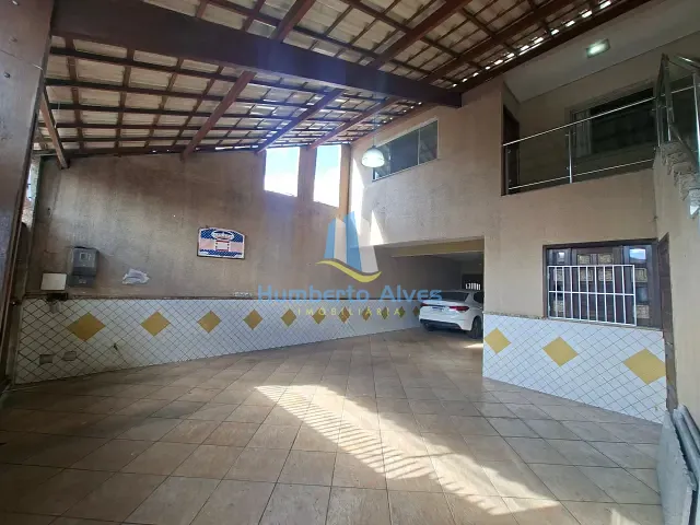 Casa com 400m² 2 quartos e 1 banheiro, à venda, no bairro Centro em Vitória da Conquista
