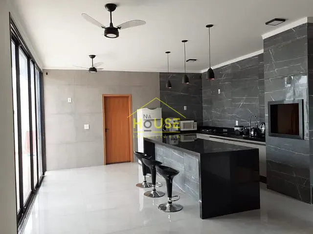 Casa com 250m² 3 quartos e 3 banheiros, à venda, no bairro Jardim Universitário em Votuporanga