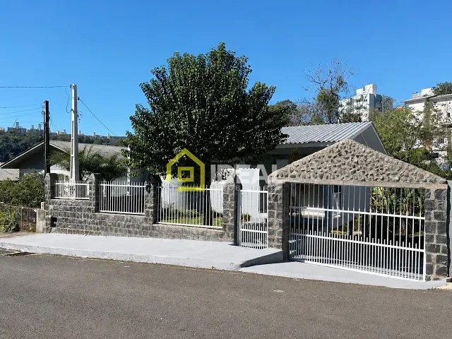 Casa com 70m² 3 quartos e 1 banheiro, à venda, no bairro Nações em Concórdia