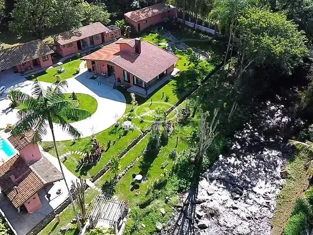 Casa com 1726m² 4 quartos e 5 banheiros, à venda, no bairro Penedo (Penedo) em Itatiaia