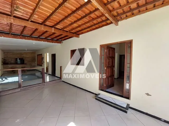Casa com 375m² 3 quartos e 1 banheiro, à venda, no bairro Bela Vista em Araçuaí