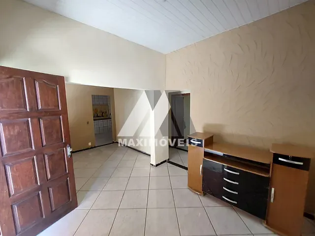 Casa com 375m² 3 quartos e 1 banheiro, à venda, no bairro Bela Vista em Araçuaí