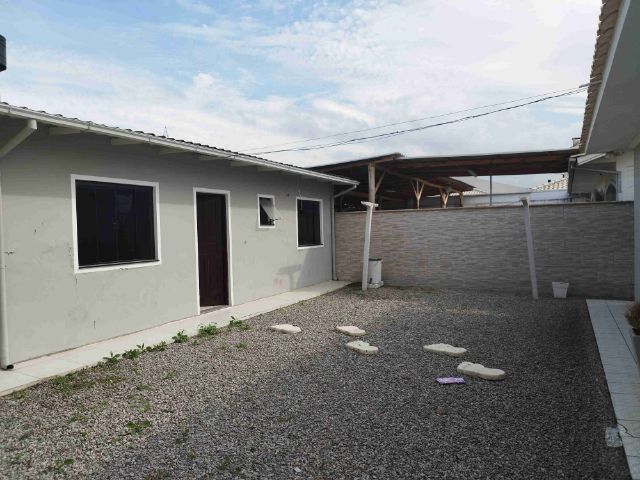 Casa 3 quartos e 2 banheiros, à venda, no bairro Centro em Palhoça