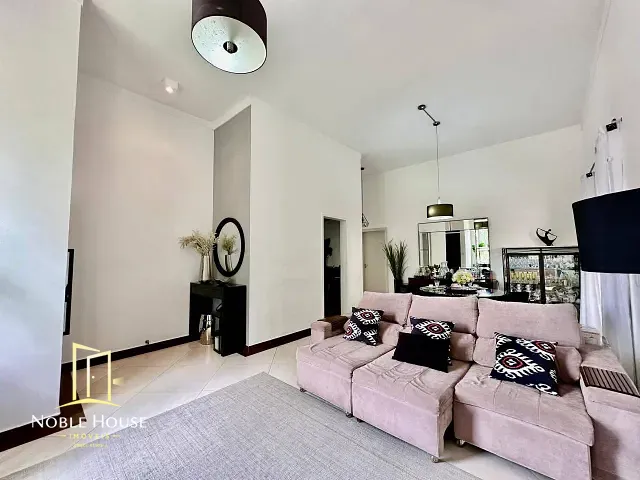 Casa com 300m² 3 quartos e 3 banheiros, à venda, no bairro Pinheirinho em Vinhedo