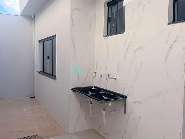 Casa 3 quartos e 2 banheiros, à venda, no bairro Loteamento Residencial Jardim Laranjeiras em Catalão