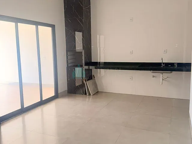 Casa 3 quartos e 2 banheiros, à venda, no bairro Loteamento Residencial Jardim Laranjeiras em Catalão