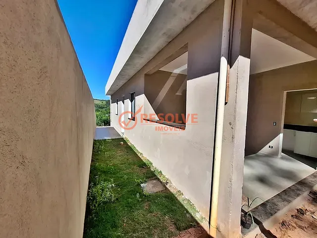 Casa com 300m² 3 quartos e 2 banheiros, à venda, no bairro BELLARD em Guararema