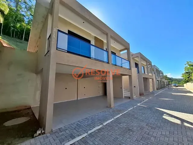 Casa com 300m² 3 quartos e 2 banheiros, à venda, no bairro BELLARD em Guararema