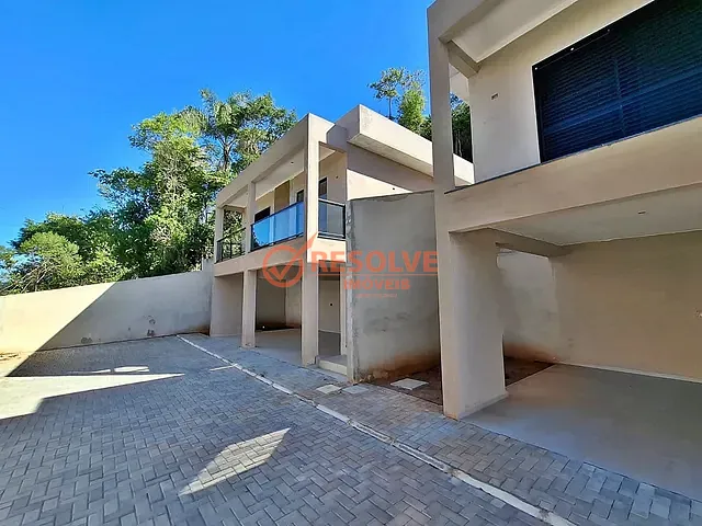 Casa com 300m² 3 quartos e 2 banheiros, à venda, no bairro BELLARD em Guararema