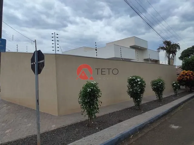 Casa com 200m² 3 quartos e 2 banheiros, para alugar, no bairro Jardim Rebouças em Maringá