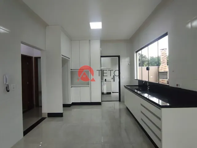Casa com 200m² 3 quartos e 2 banheiros, para alugar, no bairro Jardim Rebouças em Maringá