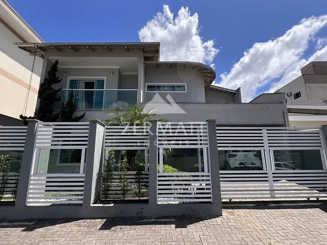 Casa com 420m² 4 quartos e 3 banheiros, à venda, no bairro Bela Vista em Gaspar