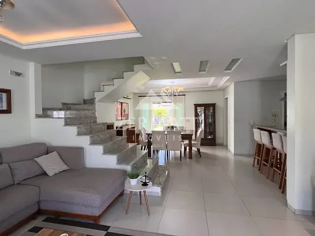 Casa com 420m² 4 quartos e 3 banheiros, à venda, no bairro Bela Vista em Gaspar